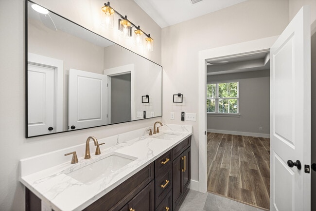 Building Photo - 109 Spruce St