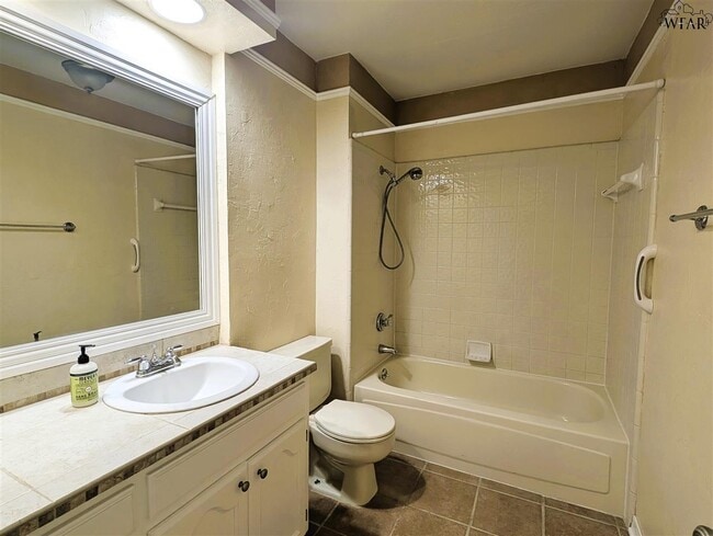 Building Photo - 5205 Pebblestone Dr