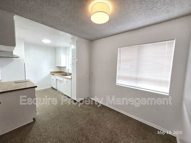 Building Photo - 2056 N Ventura Rd