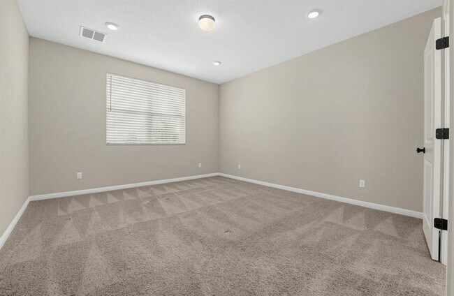 Building Photo - 209 Swinging H Ln