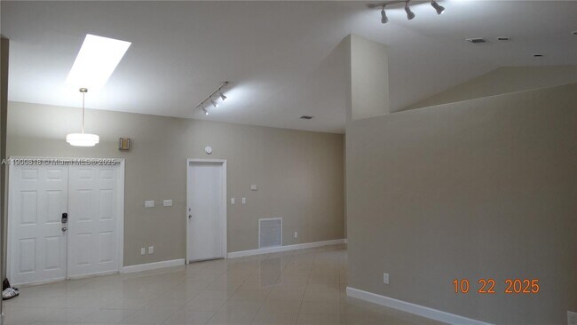 Building Photo - 219 SE 8th St