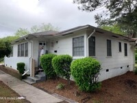 Building Photo - 1164/1166 Raymond Road Duplex