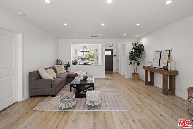Building Photo - 12801 Friar St