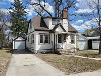 Building Photo - 3bed 1.5 bath house with garage