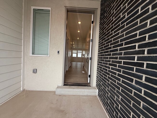 Building Photo - Mapleton TownHome