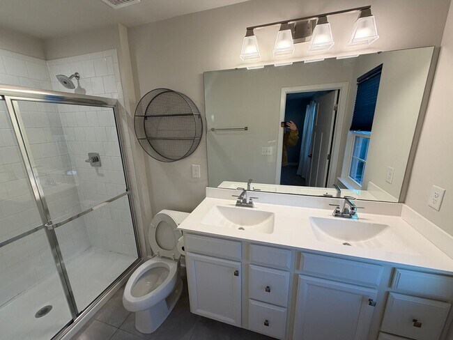 Building Photo - Like-New 4 Bedroom Townhouse