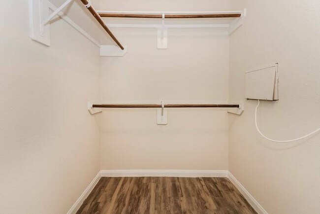 Building Photo - 5707 Kyle Cove Dr