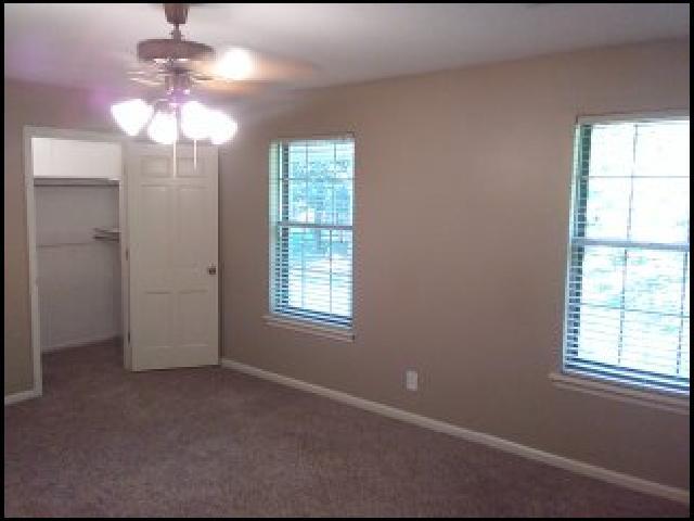 Building Photo - 5800 N Walnut Rd