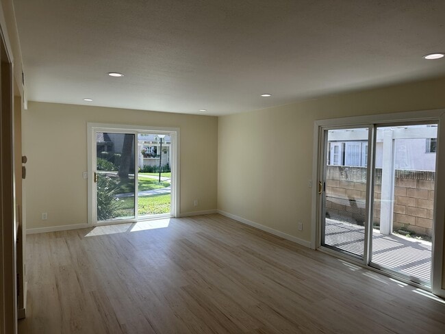 Building Photo - 306 Dolores Cir