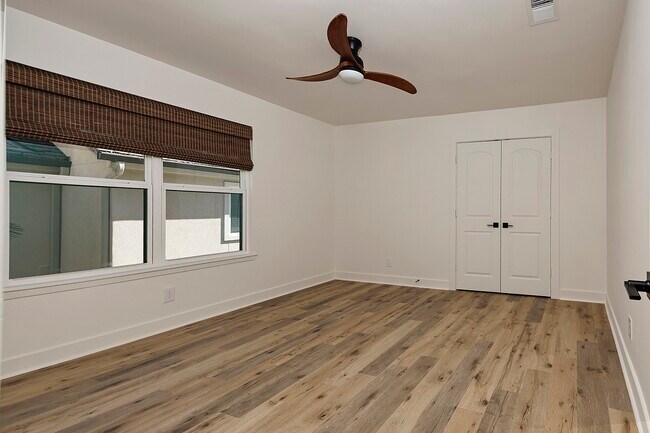 Building Photo - 15 Crinkleroot Ct