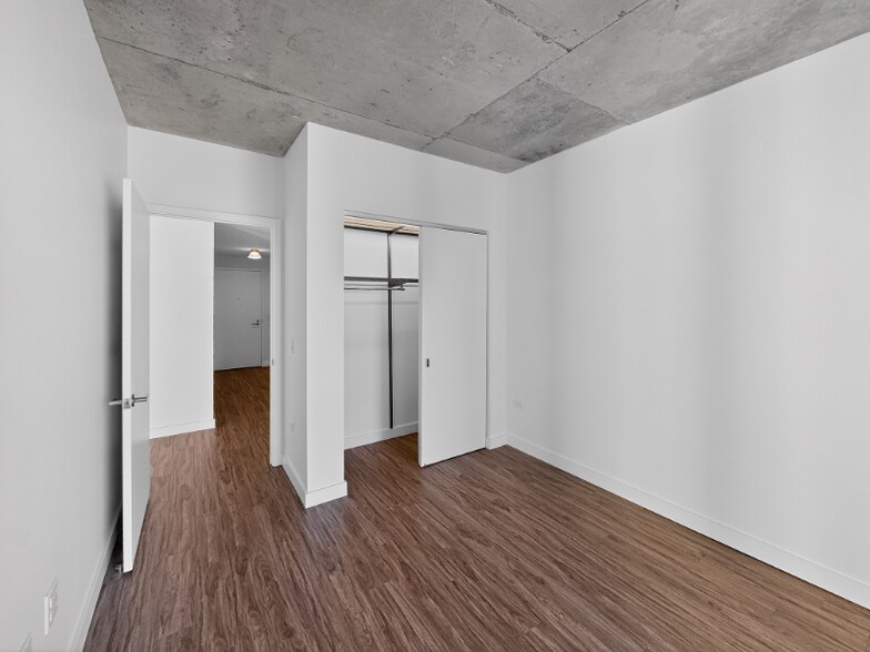 Building Photo - 167 N Desplaines St