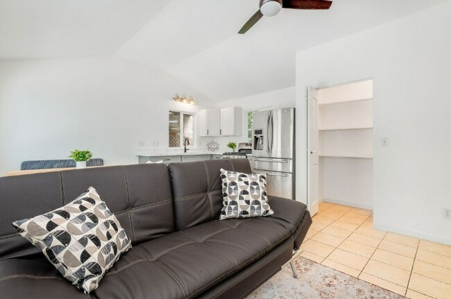 Building Photo - 70 Hui Rd F