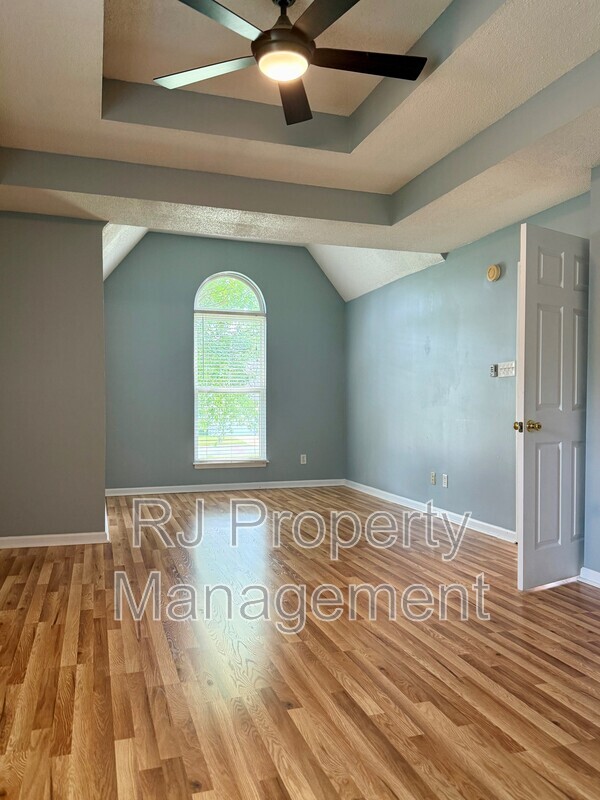 Building Photo - 6095 E Everett Hill Cir