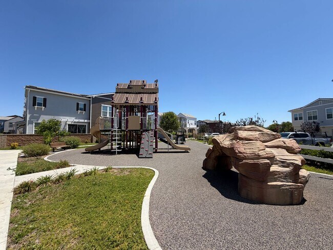 Building Photo - Charming 3bed 2.5 bath Simi Valley Home