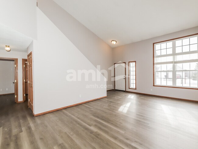 Building Photo - 3042 Bauer Dr