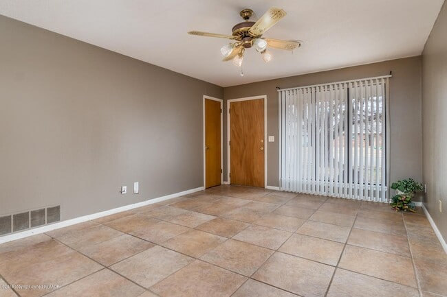 Building Photo - 5103 Mesa Cir