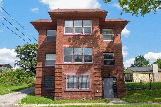 Building Photo - 1104-1106 Oakwood Ave