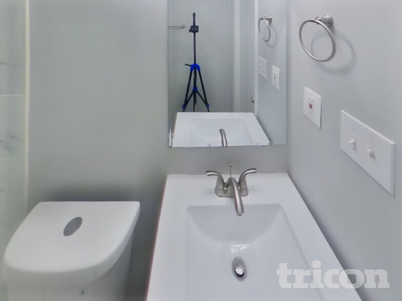 Building Photo - 9226 Throgmorton Rd