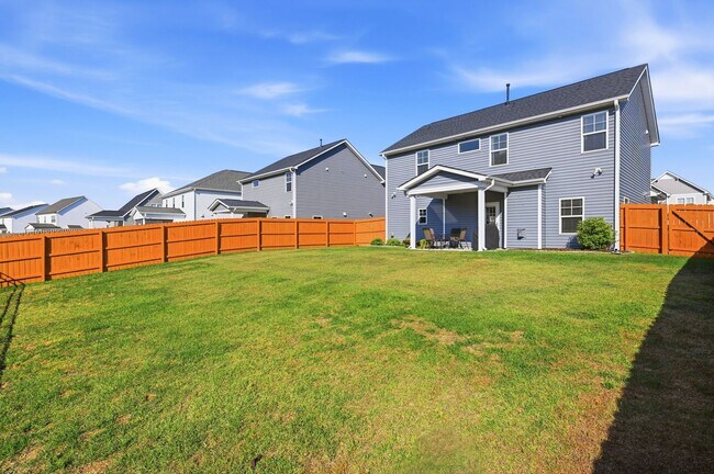 Building Photo - This beautiful - like new, energy efficient home in Grayson Park!