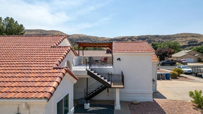Building Photo - Spacious 6 Bedroom Home in La Verkin!