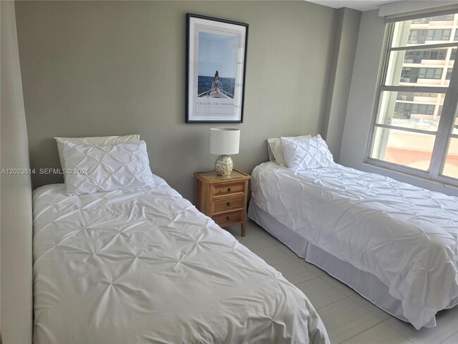 Building Photo - 5161 Collins Ave