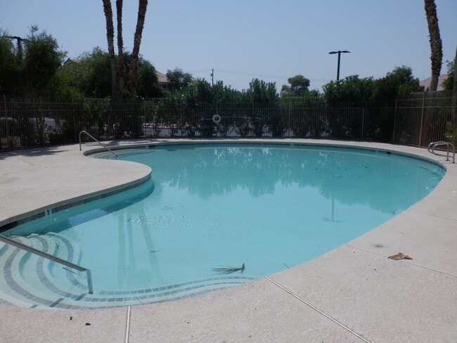 Building Photo - SUNRISE MOUNTAIN 3 BEDROOM TOWNHOME