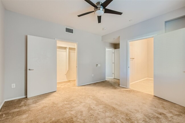 Building Photo - GATED 1ST FLOOR 2 BED, 2 BATH TOWNHOME IN ...