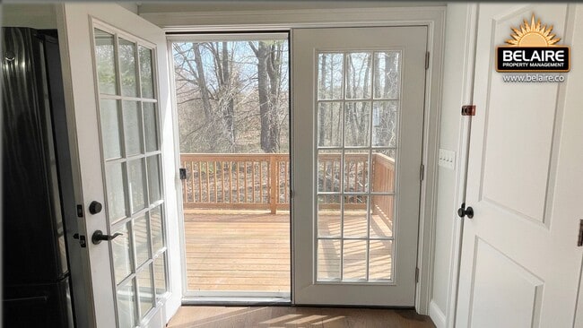 Building Photo - Cozy Country Living