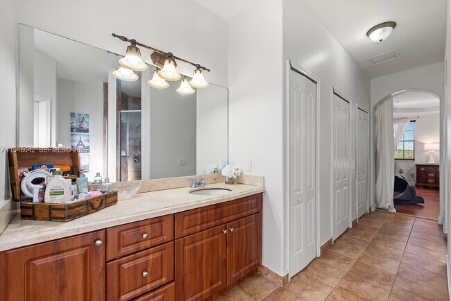 Building Photo - 1360 SW 142nd Ave