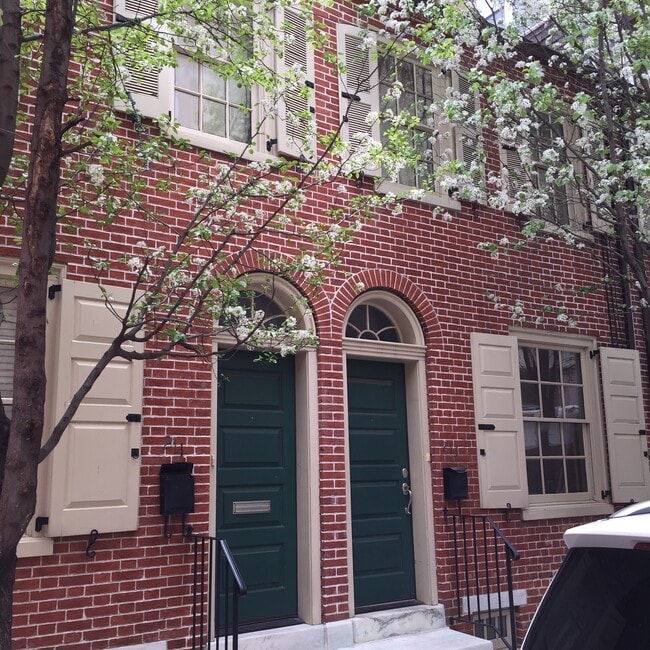 Primary Photo - 215 S Quince St