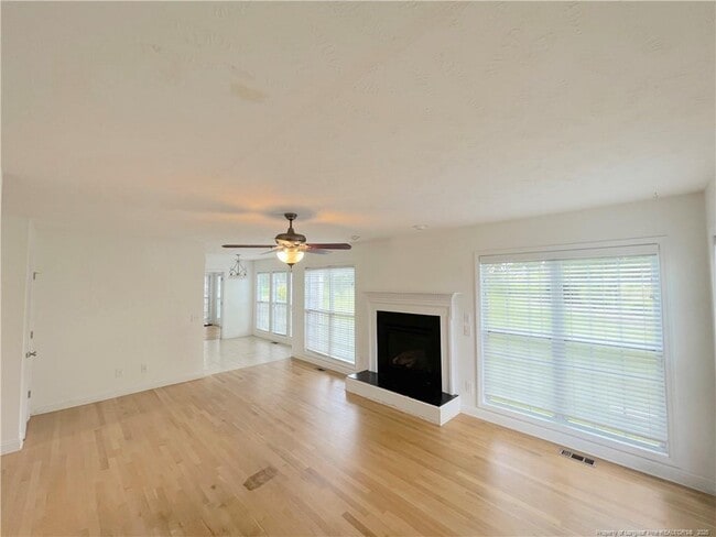 Building Photo - 511 Green Links Dr