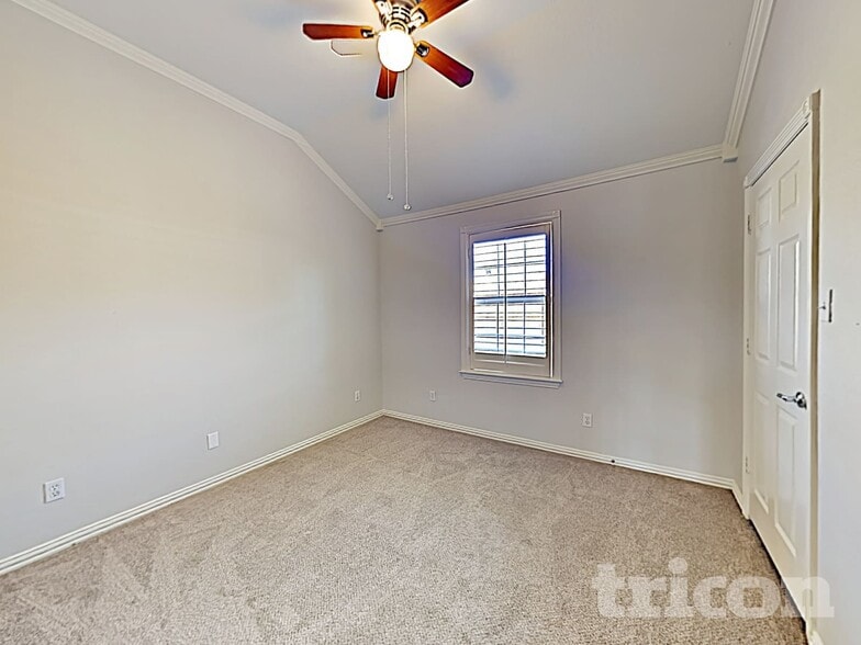 Building Photo - 1202 Mission St