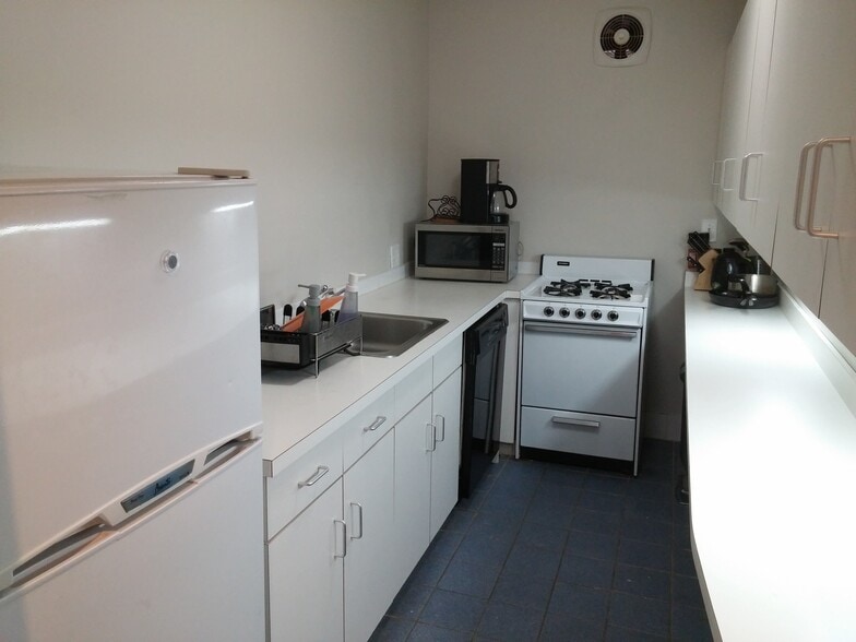 Building Photo - 1000 MA-2