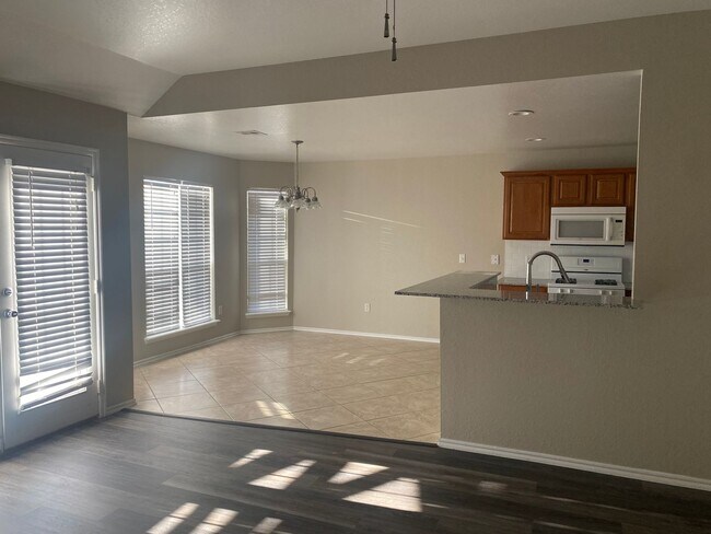 Building Photo - 3 Bedroom 2 Bath Home In Owasso School Dis...