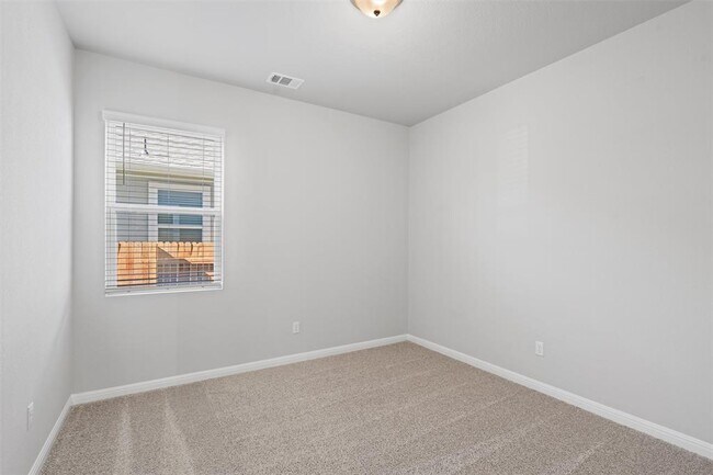 Building Photo - 453 Gaida Loop