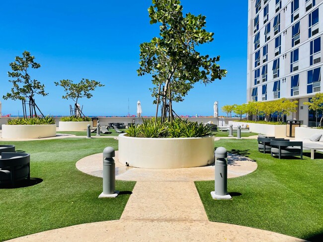 Building Photo - Partially Furnished 1 bed, 1 bath with 1 reserved covered parking @ Ke Kilohana