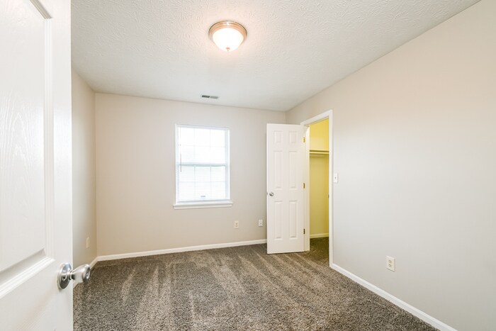 Building Photo - 11813 Shannon Pointe Rd