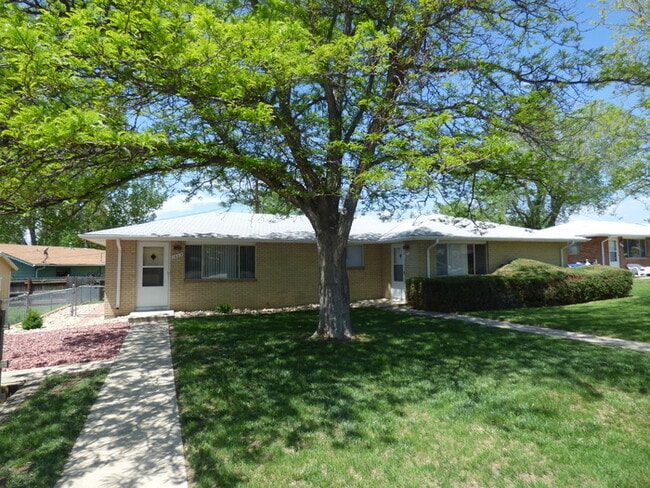 Building Photo - 2 Bed/1 Bath Duplex in Longmont
