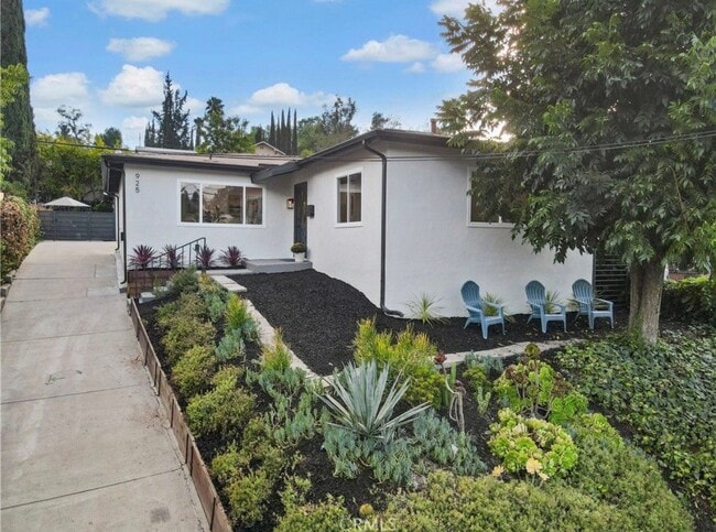 Building Photo - 925 El Paso Dr