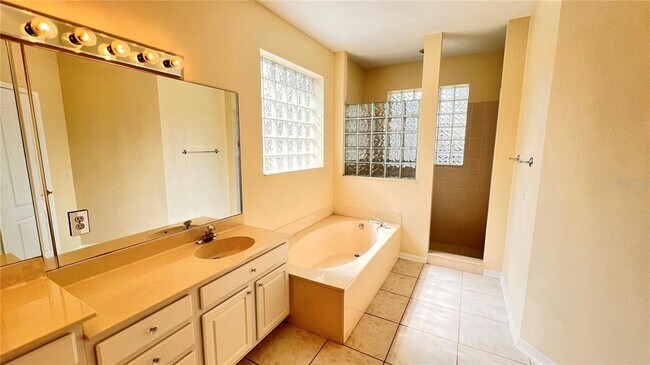 Building Photo - 7823 Fernleaf Dr