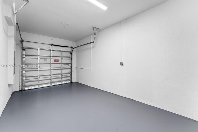 Building Photo - 2442 SE 28th St
