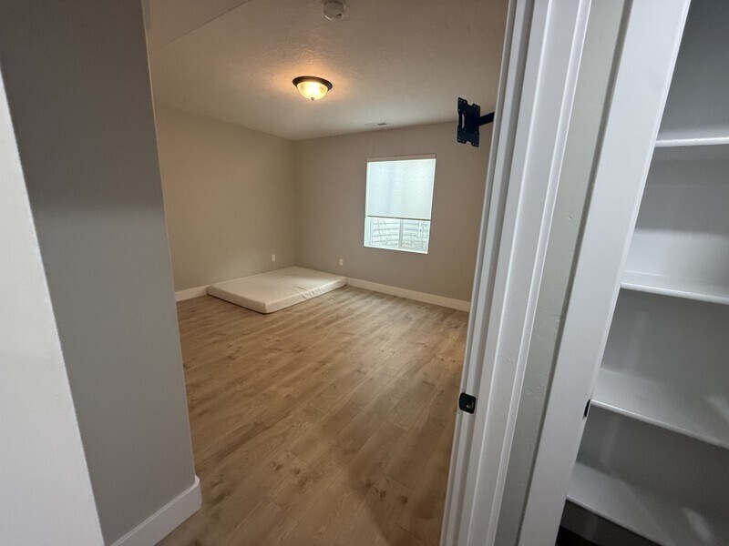 Building Photo - 9962 S Colton Spring Ln
