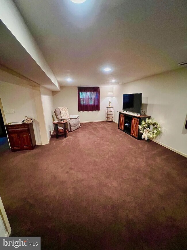 Building Photo - 754 Mechanic St