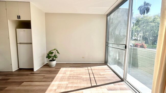 Building Photo - Newly Renovated Studio w/ LANAI & Utilitie...