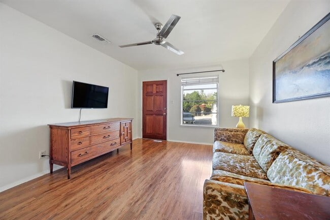 Building Photo - 2202 Towbridge Cir