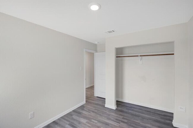 Building Photo - 209 W Avenue A