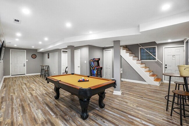 Building Photo - 8128 S King Dr