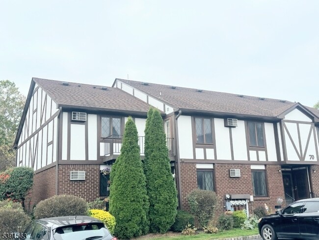 Building Photo - 70 Farm Rd