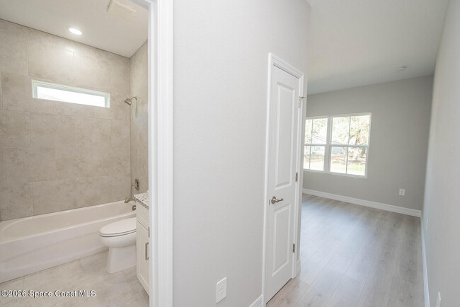 Building Photo - 1106 Homer St NW