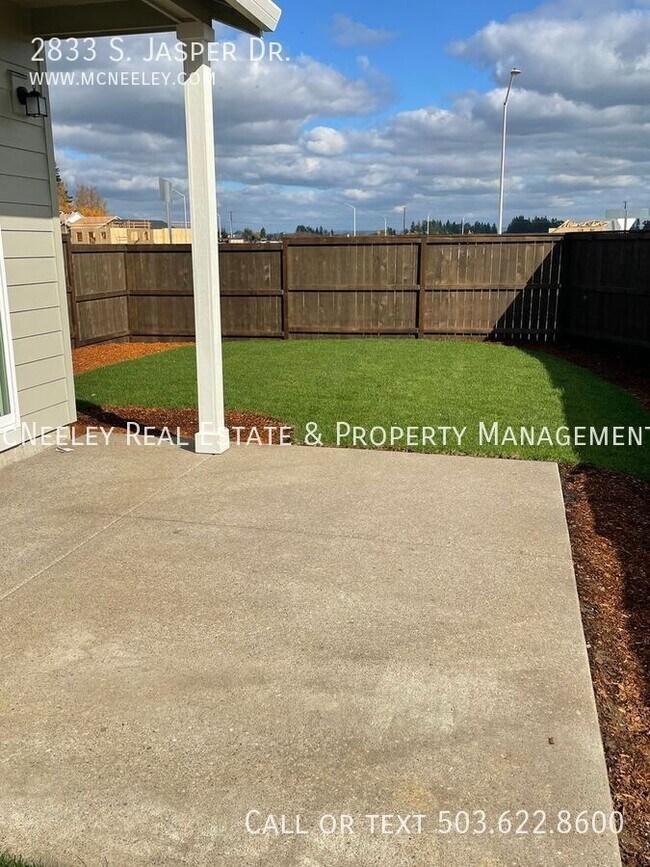 Building Photo - 2833 S Jasper Dr